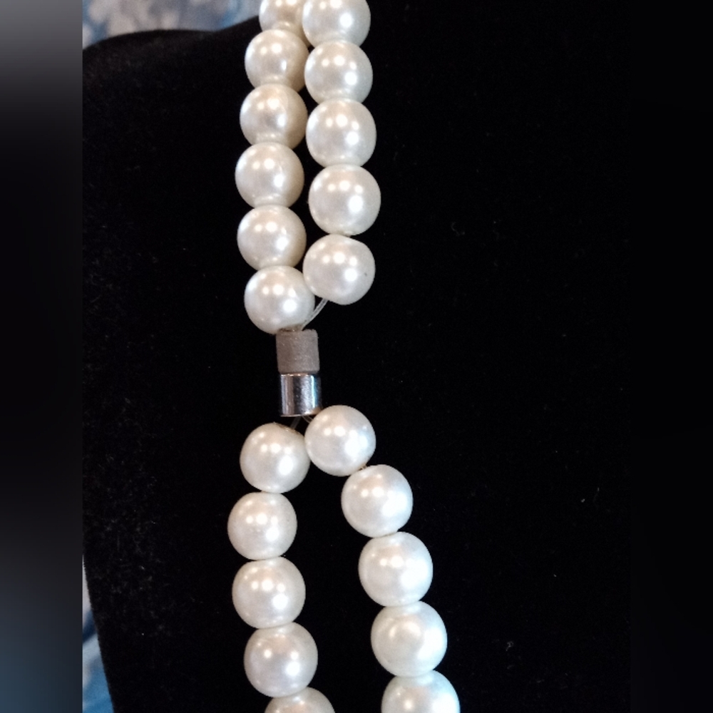Pretty faux pearl glass crystal beaded double strand necklace. 24 inch long - Picture 4 of 6